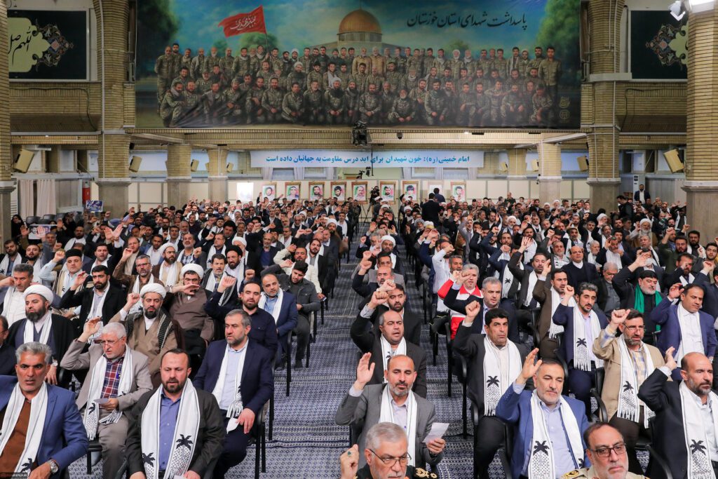 Huzistan vilayetinin 24 bin şehidinin ikinci kongresine katılanlar devrimin lideriyle buluştu