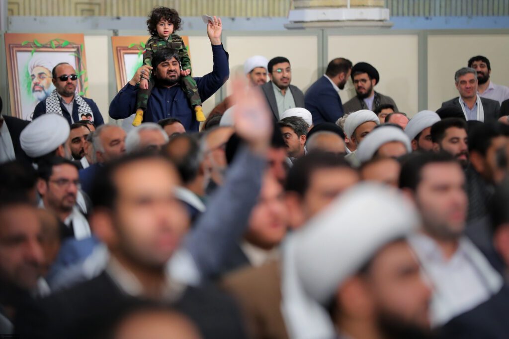 Huzistan vilayetinin 24 bin şehidinin ikinci kongresine katılanlar devrimin lideriyle buluştu