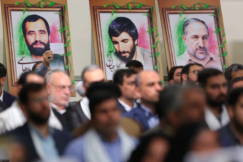 Huzistan vilayetinin 24 bin şehidinin ikinci kongresine katılanlar devrimin lideriyle buluştu