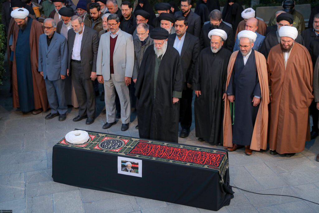 İran devrim lideri Ayetullah Emami Kaşani'nin cenaze namazını kıldırdı