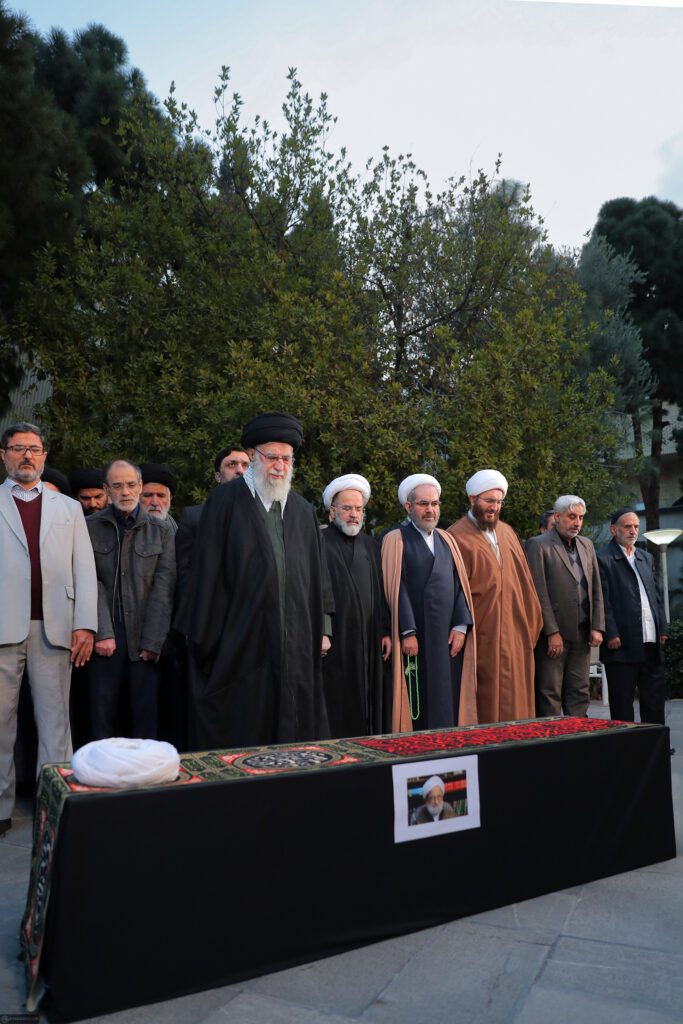İran devrim lideri Ayetullah Emami Kaşani'nin cenaze namazını kıldırdı