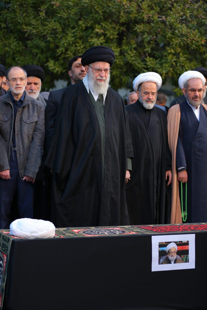 İran devrim lideri Ayetullah Emami Kaşani'nin cenaze namazını kıldırdı