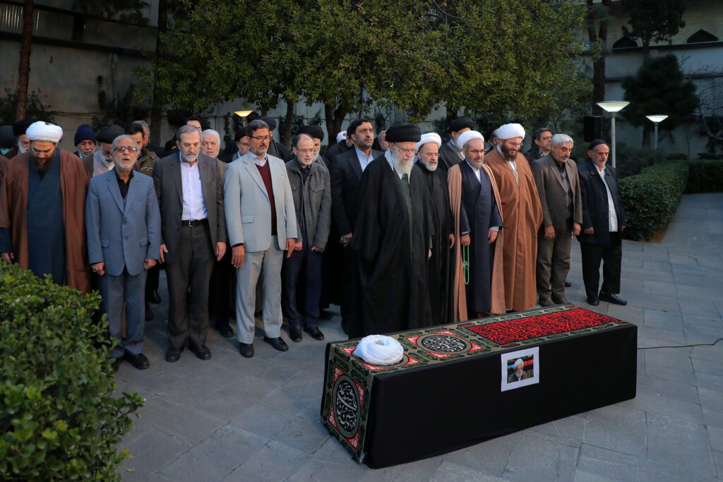 İran devrim lideri Ayetullah Emami Kaşani'nin cenaze namazını kıldırdı