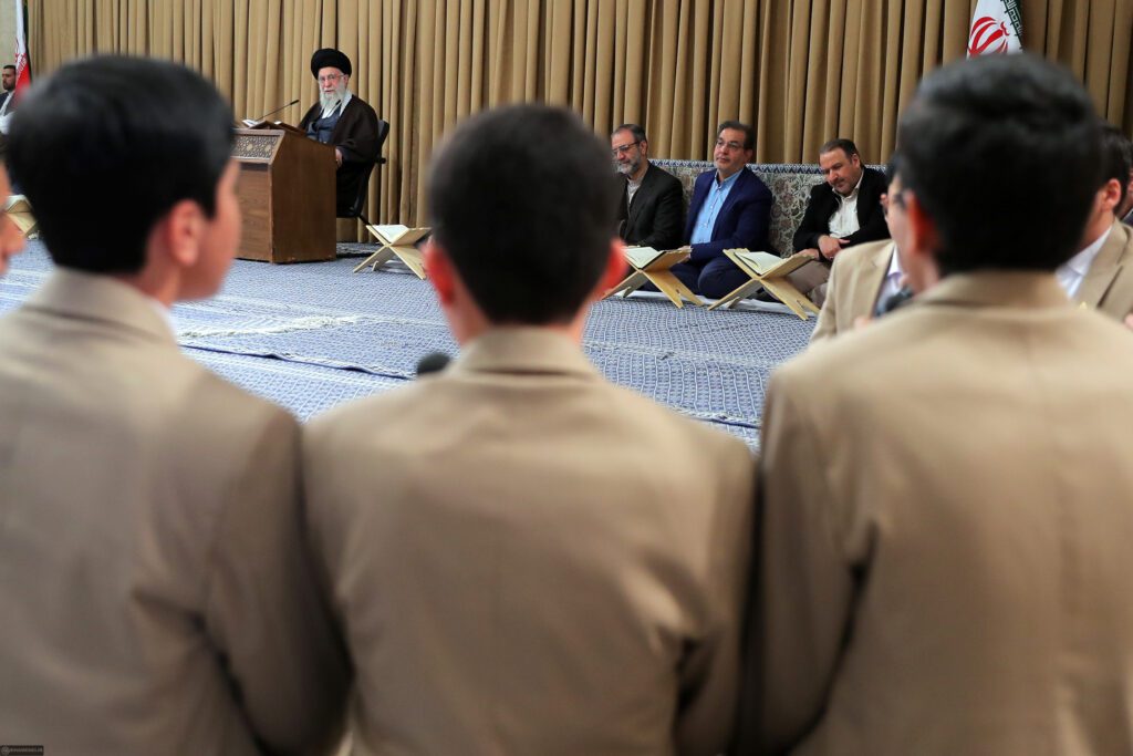 Ayetullah hamenei’nin huzurunda Kur'an-ı Kerim ünsiyet meclisi