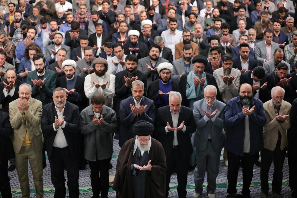 Devrim liderinin şairlerle buluşması