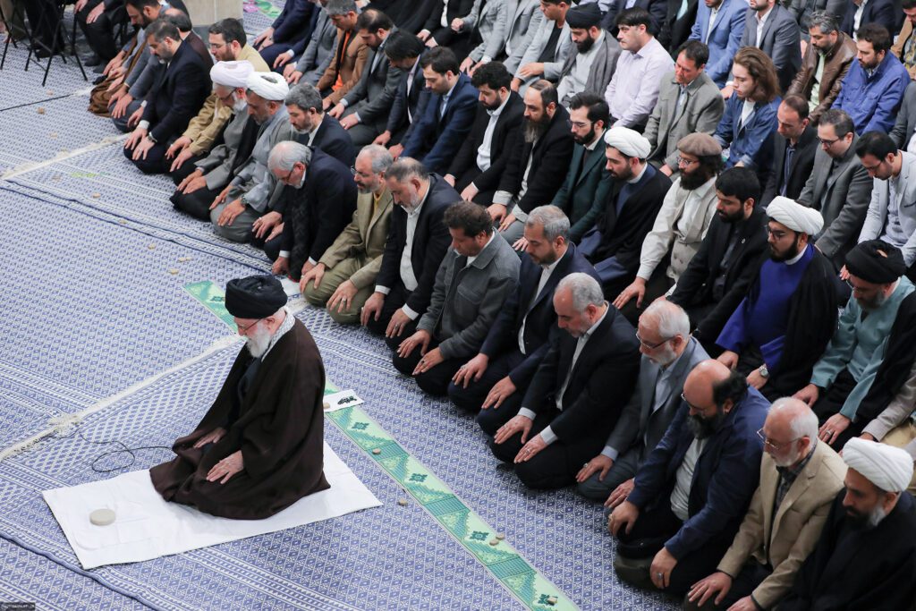 Devrim liderinin şairlerle buluşması