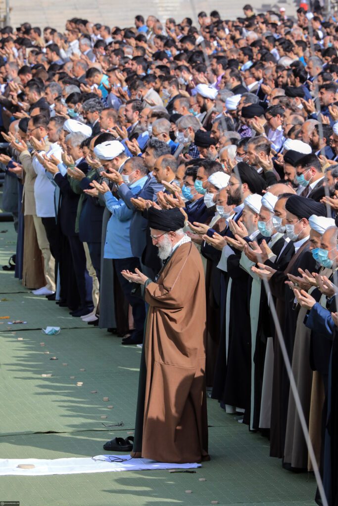 İslam İnkılabı Rehberi Ramazan Bayramı namazı hutbelerinde "Güçlendirilmiş milli irade sorun gidericidir" diye vurguladı.