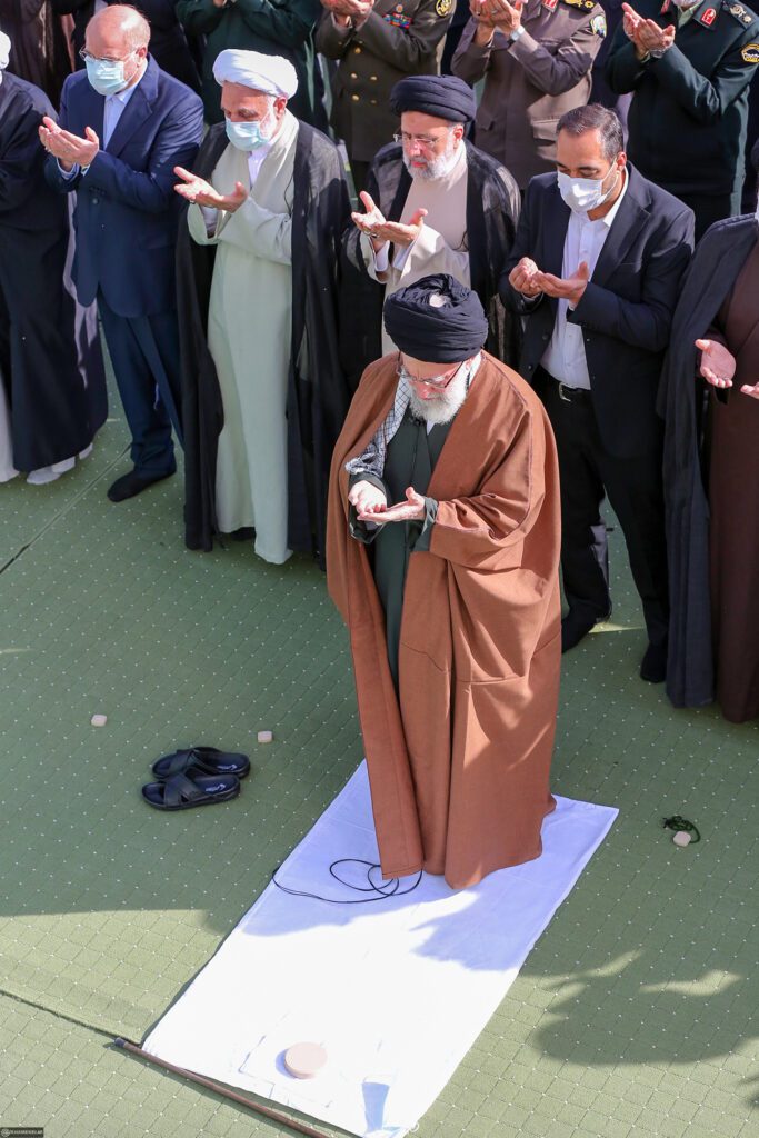 İslam İnkılabı Rehberi Ramazan Bayramı namazı hutbelerinde "Güçlendirilmiş milli irade sorun gidericidir" diye vurguladı.