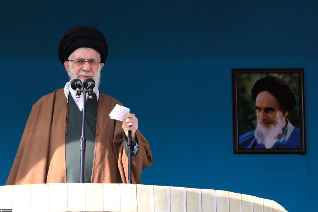 İslam İnkılabı Rehberi Ramazan Bayramı namazı hutbelerinde "Güçlendirilmiş milli irade sorun gidericidir" diye vurguladı.