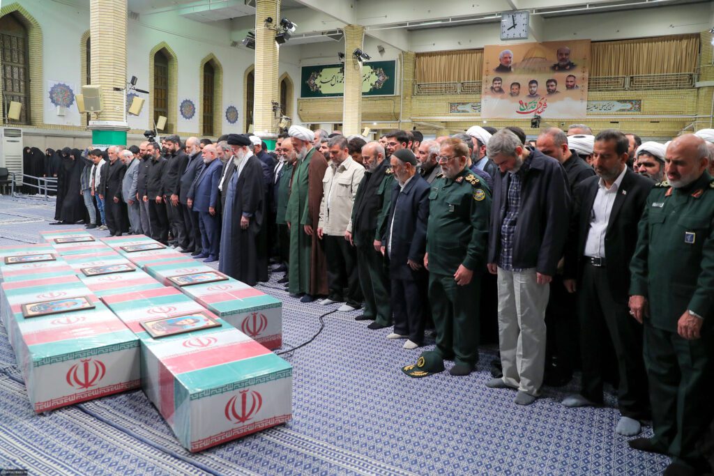Devrim Lideri Kudüs yolu şehitlerin cenaze namazını kıldı