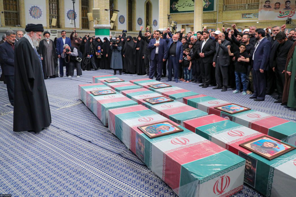 Devrim Lideri Kudüs yolu şehitlerin cenaze namazını kıldı