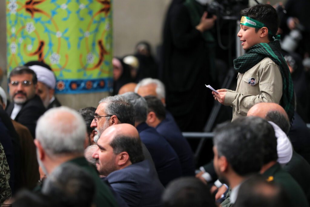 Ülkenin yetkilileri ve İslam ülkelerinin büyükelçileri devrimin lideriyle görüştü