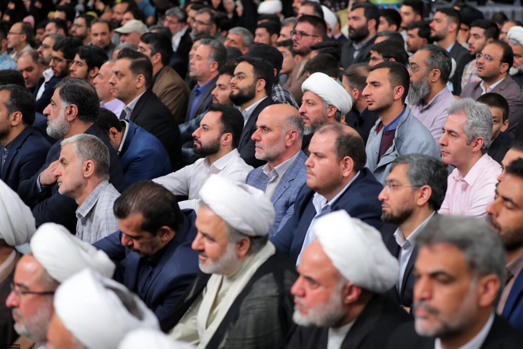 Ülkenin yetkilileri ve İslam ülkelerinin büyükelçileri devrimin lideriyle görüştü