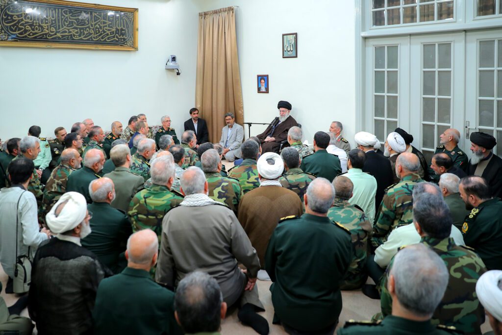 İran İslam Cumhuriyeti silahlı kuvvetlerinin bir grup komutanı Ayetullah Hamanei ile görüştü.