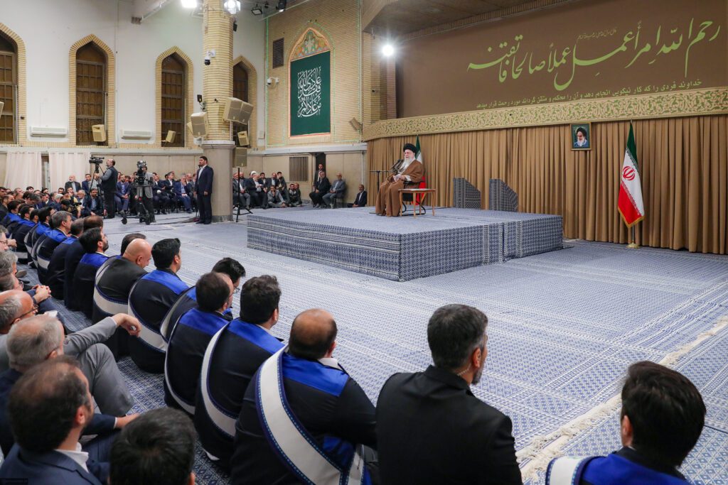 Ayetullah hamenei İş ve İşçi Haftası münasebetiyle işçilerle görüştü