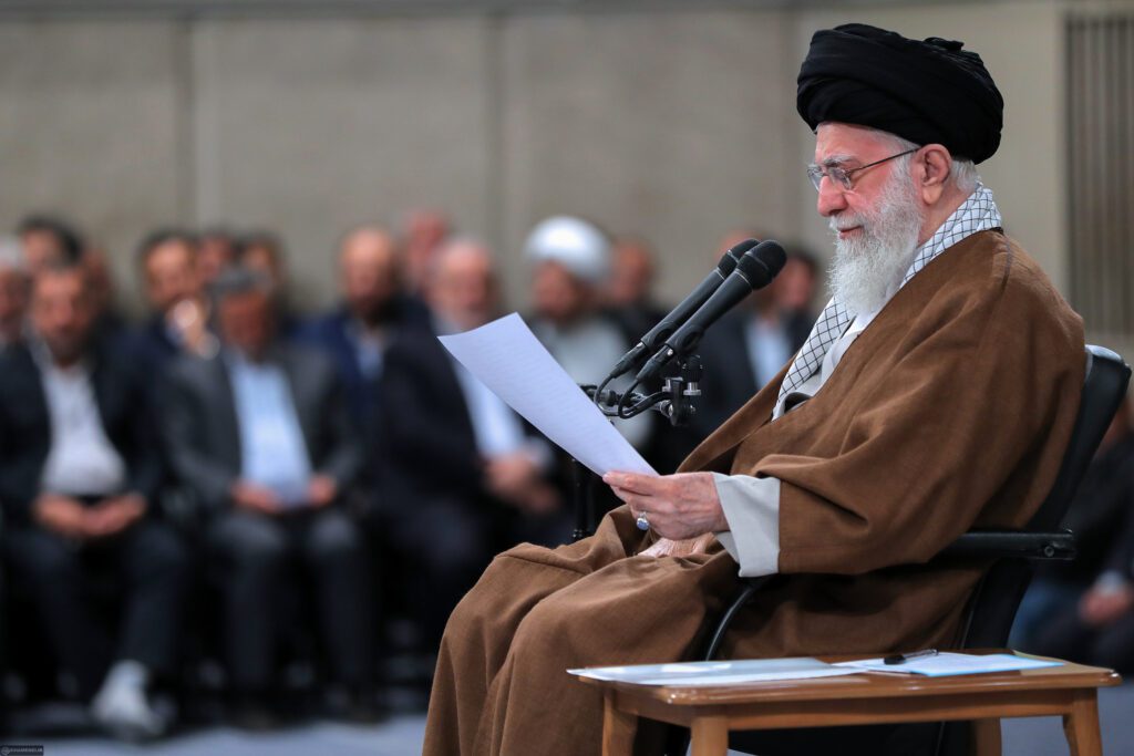 Ayetullah hamenei İş ve İşçi Haftası münasebetiyle işçilerle görüştü