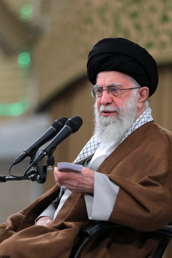 Ayetullah hamenei İş ve İşçi Haftası münasebetiyle işçilerle görüştü