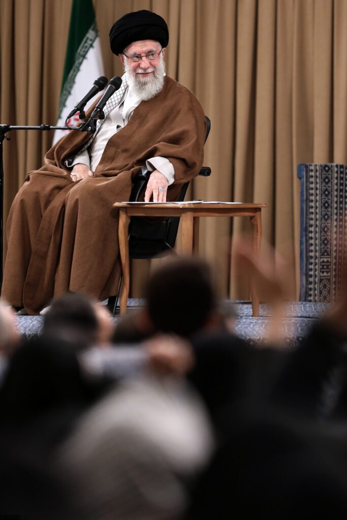 Ayetullah hamenei İş ve İşçi Haftası münasebetiyle işçilerle görüştü