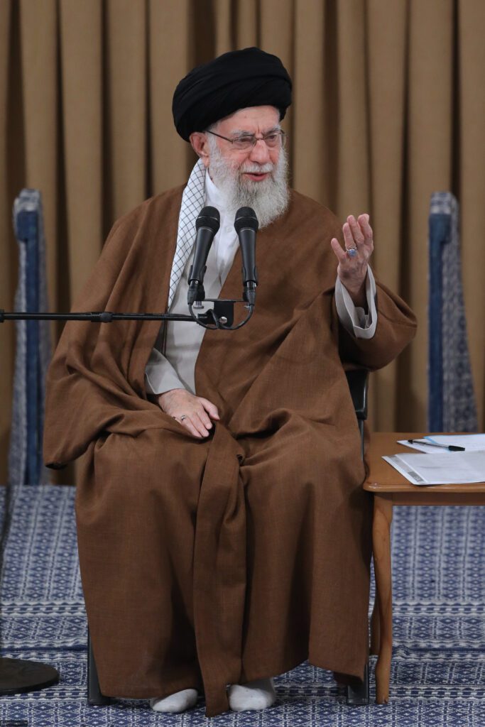 Ayetullah hamenei İş ve İşçi Haftası münasebetiyle işçilerle görüştü