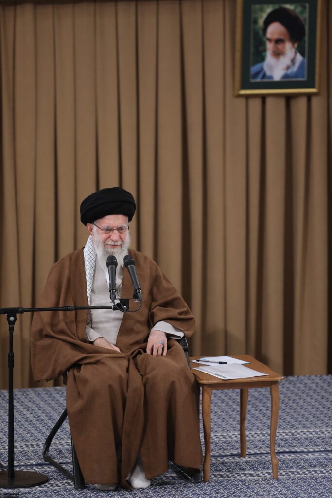Ayetullah hamenei İş ve İşçi Haftası münasebetiyle işçilerle görüştü