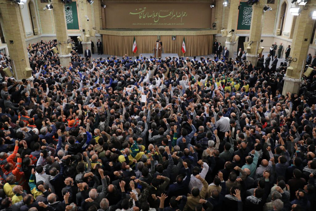 Ayetullah hamenei İş ve İşçi Haftası münasebetiyle işçilerle görüştü