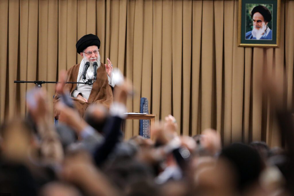 Ayetullah hamenei İş ve İşçi Haftası münasebetiyle işçilerle görüştü
