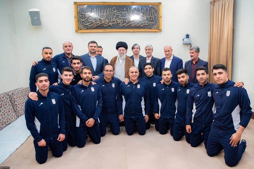 Milli Futsal takım üyeleri devrimin lideriyle buluştu