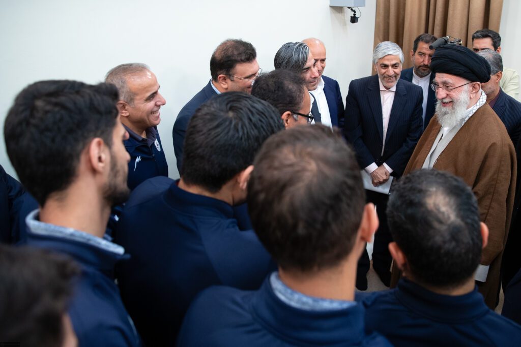 Milli Futsal takım üyeleri devrimin lideriyle buluştu