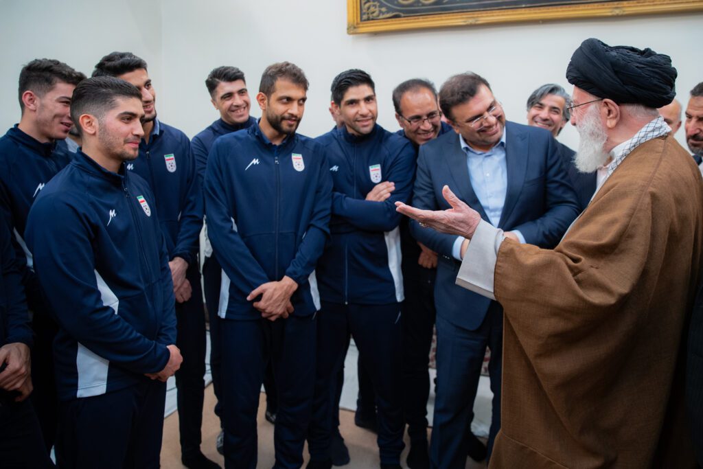 Milli Futsal takım üyeleri devrimin lideriyle buluştu