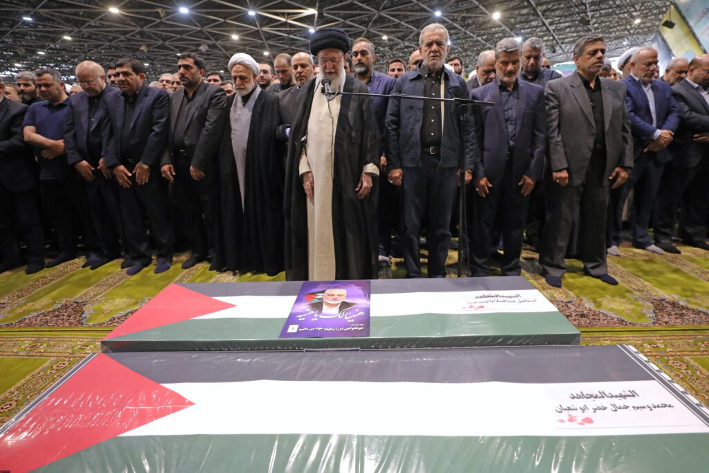 Ayetullah Hamanei, Şehit Haniye'nin cenaze namazını kıldırdı