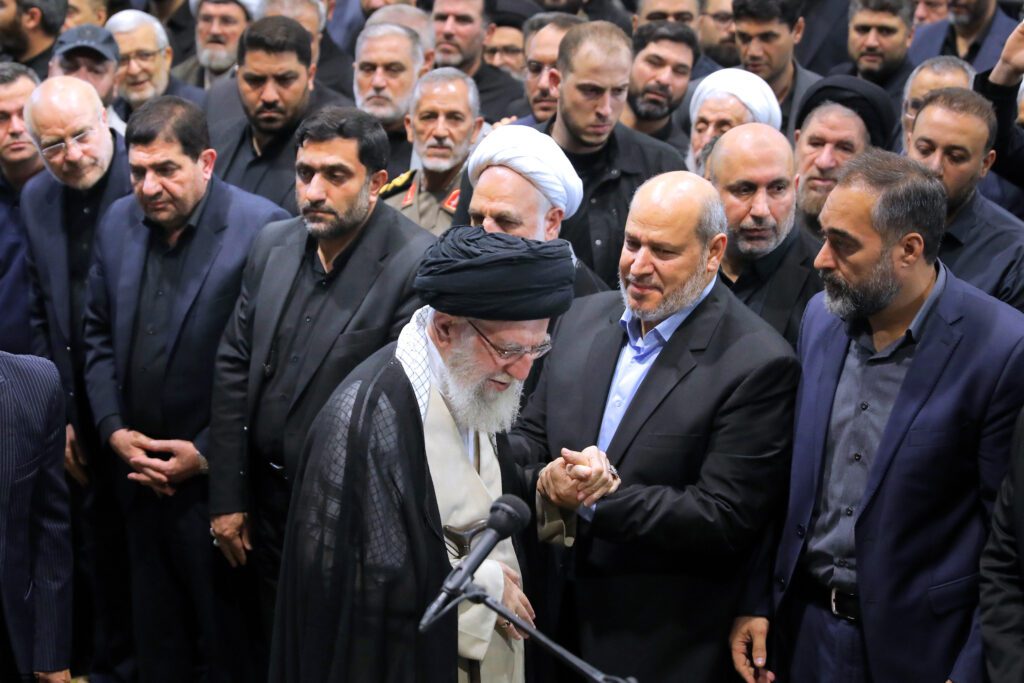 Ayetullah Hamanei, Şehit Haniye'nin cenaze namazını kıldırdı