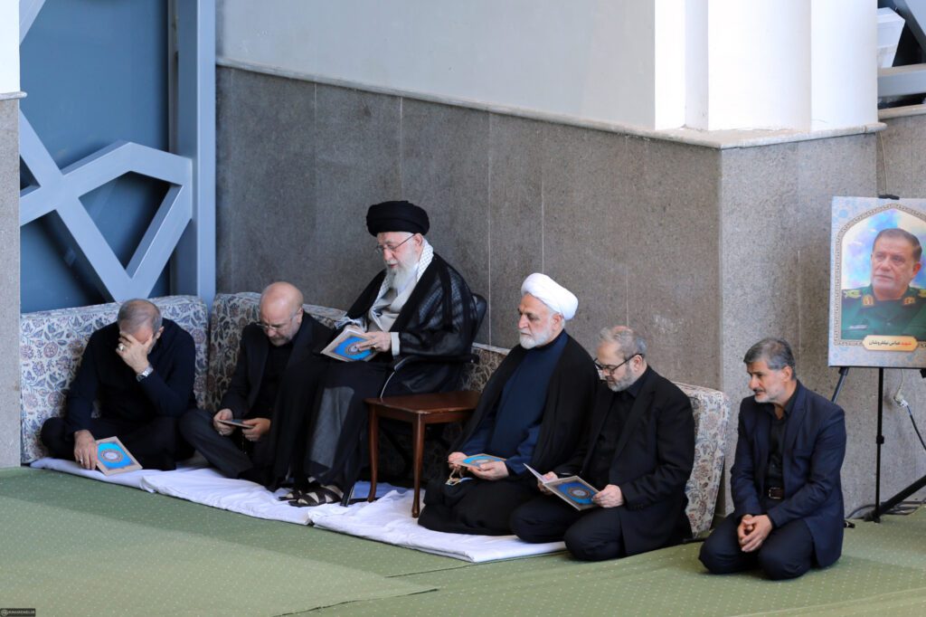 İslam Ümmetinin büyük Mücahidleri Şehit Seyid Hasan Nasrallah ve Şehit Nilfuruşan'ı anma töreni bu sabah (Cuma) devrimin lideri tarafından İmam Humeyni (r.a) Camisin'de gerçekleştirildi.
