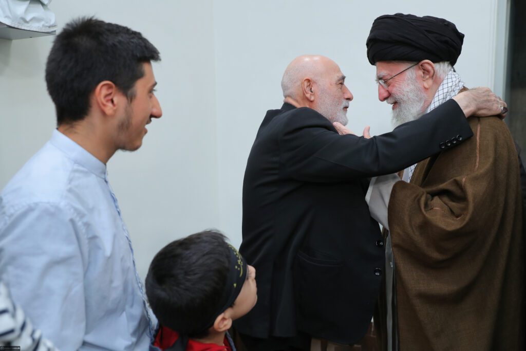 Şehitler Masume Karbasi ve Rıza Avaze ailesinin Devrim Lideri ile buluşması