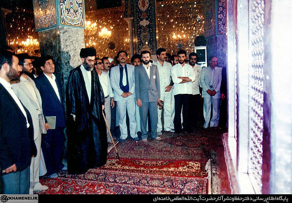 1984'te Ayetullah Hamanei'nin Hz. Zeynep (sa) Türbesine Ziyareti