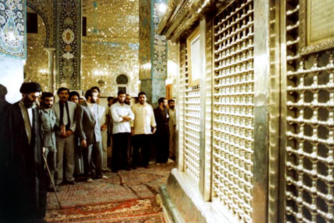 1984'te Ayetullah Hamanei'nin Hz. Zeynep (sa) Türbesine Ziyareti