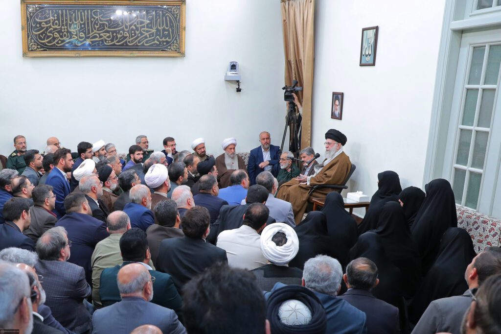 kötülük cephesine karşı direniş cephesi duruyor ve Allah’ın yardımıyla zafer direnişin olacaktır