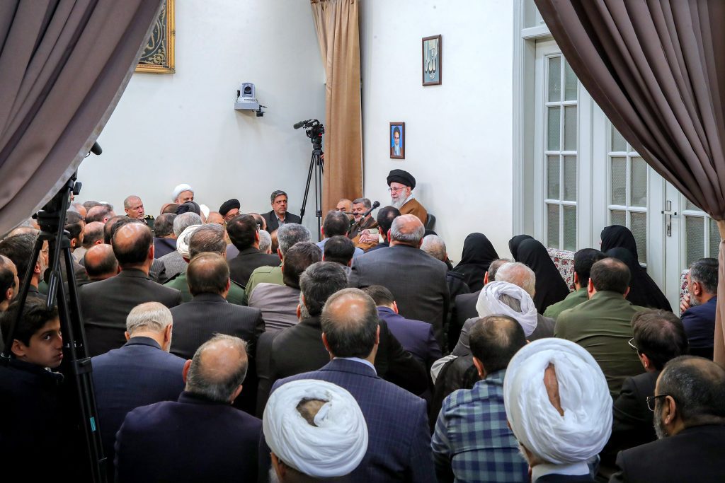 İran Milleti’nin Çabası ve Gençlerin Fedakârlığı, İslam Cumhuriyeti'nin Devamlılığını Sağlamıştır