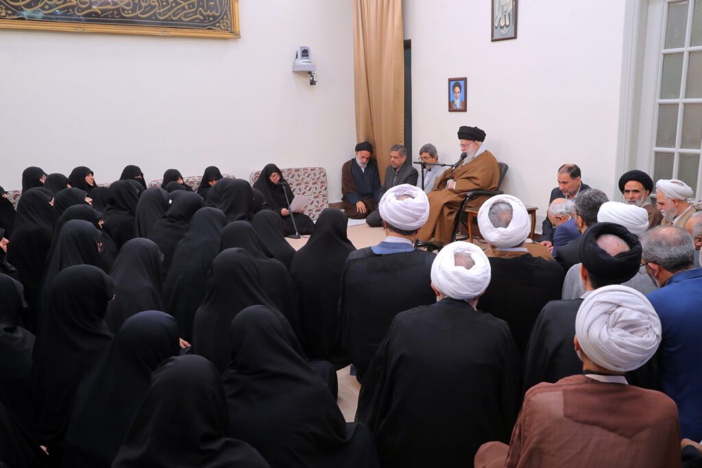 Kadınlar, Uluslararası ve İslami Platformlarda Dini Bilgileri Anlatmalı