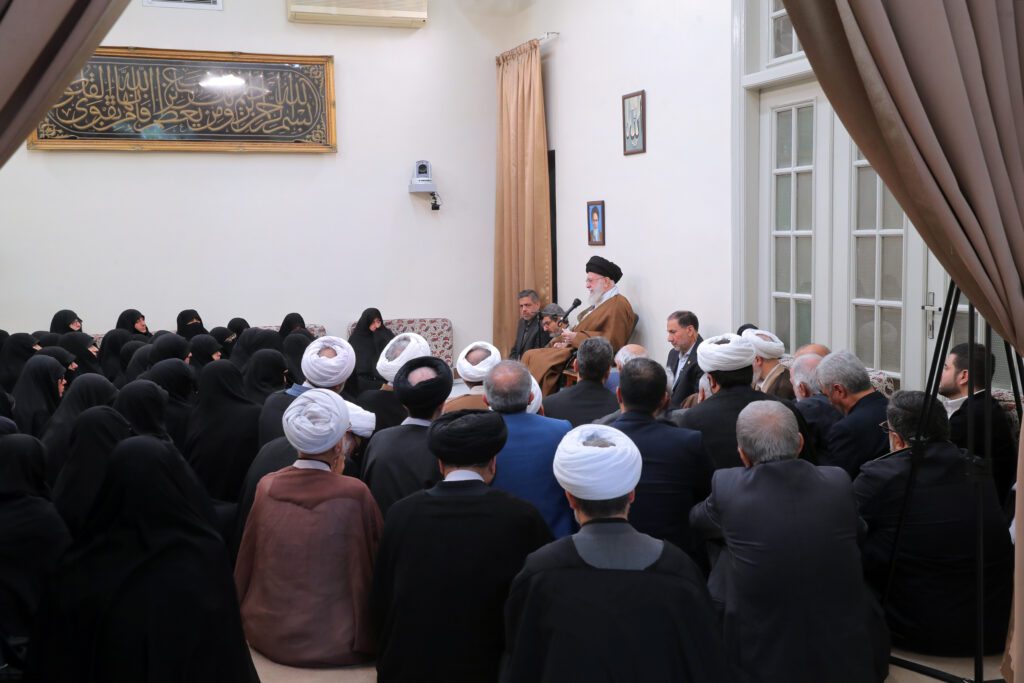 Kadınlar, Uluslararası ve İslami Platformlarda Dini Bilgileri Anlatmalı
