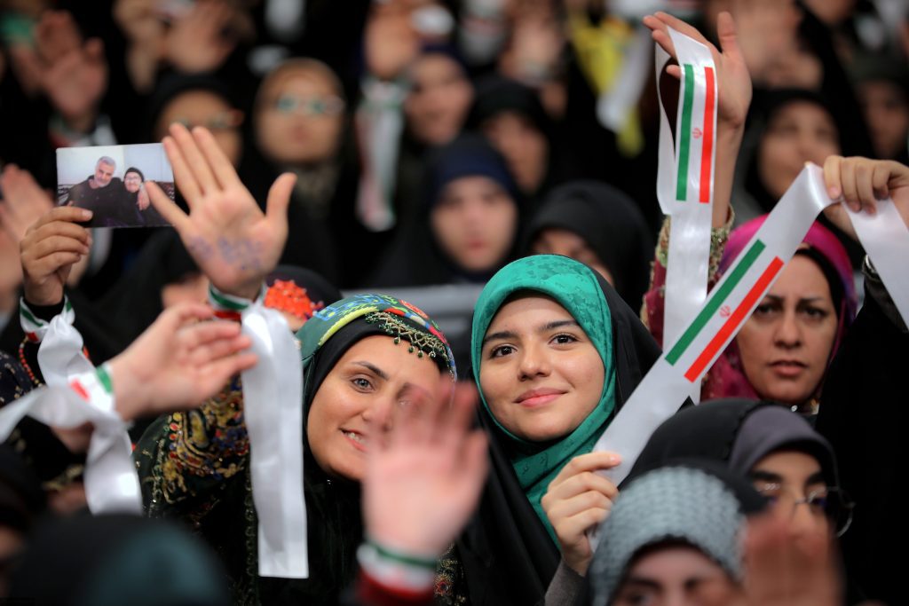 Devrimin Lideri, Hazreti Fatıma Zehra (sa)'yı yaratılışın harikalarından biri olarak tanımlayarak, İslam'da kadın ve erkeğin eşit haklara sahip olduğunu vurgulamıştır. Kadın ve erkek, bilimsel, kültürel, toplumsal ve diğer alanlarda birbirini tamamlar. Ayrıca, Siyonist rejim ve Amerika'nın bölgedeki suçlarının devam ettiğine dikkat çekmiştir.