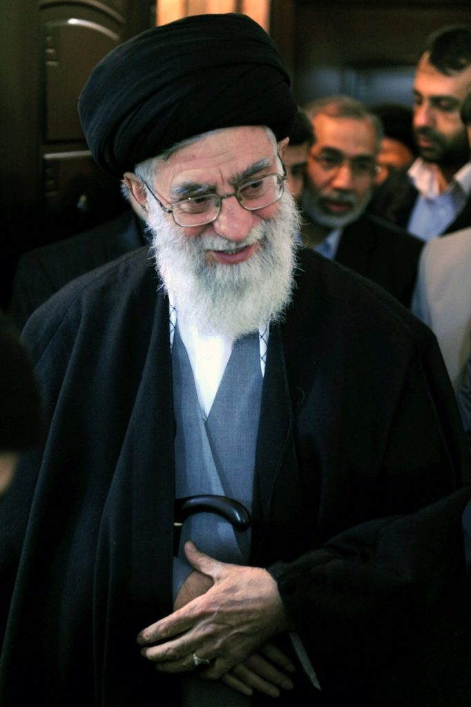 2011 Yılında İran Nükleer Şehidi Ahmadi Roshan’ın Ailesini Ziyaret