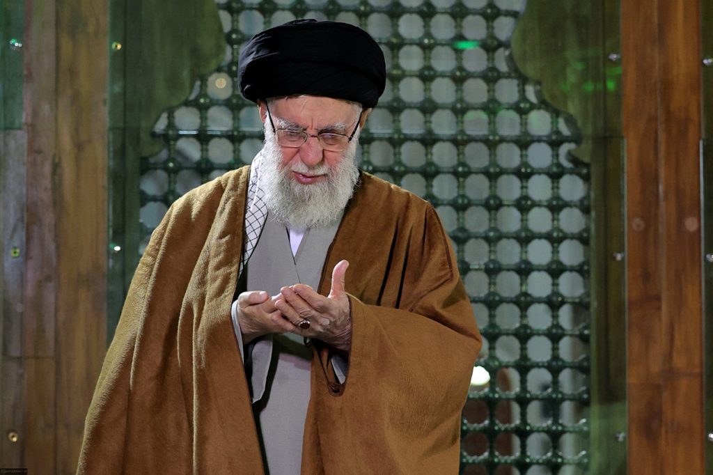 Devrim Liderinin, İmam Humeyni'nin Türbesi ve Behişt-i Zehra Ziyareti