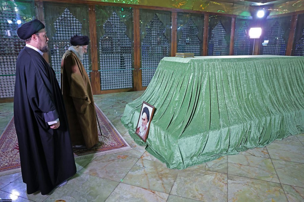 Devrim Liderinin, İmam Humeyni'nin Türbesi ve Behişt-i Zehra Ziyareti