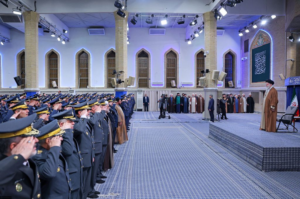 Hava Kuvvetleri ve Hava Savunma Komutanları Devrim Lideri ile Bir Araya Geldi